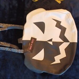 TRICKZ N TREATZ BLACK/WHITE PUMPKIN SUPER HUGE WEEKENDER NICE TRAVEL BAG